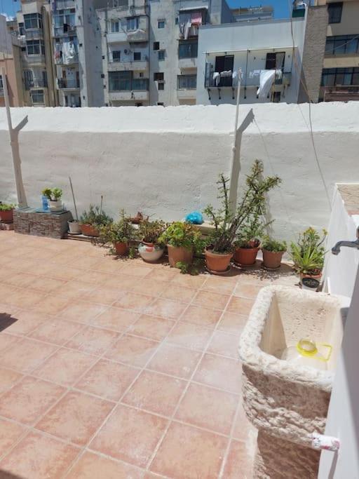 Characteristic Garibaldi Apartment Bari Exterior foto