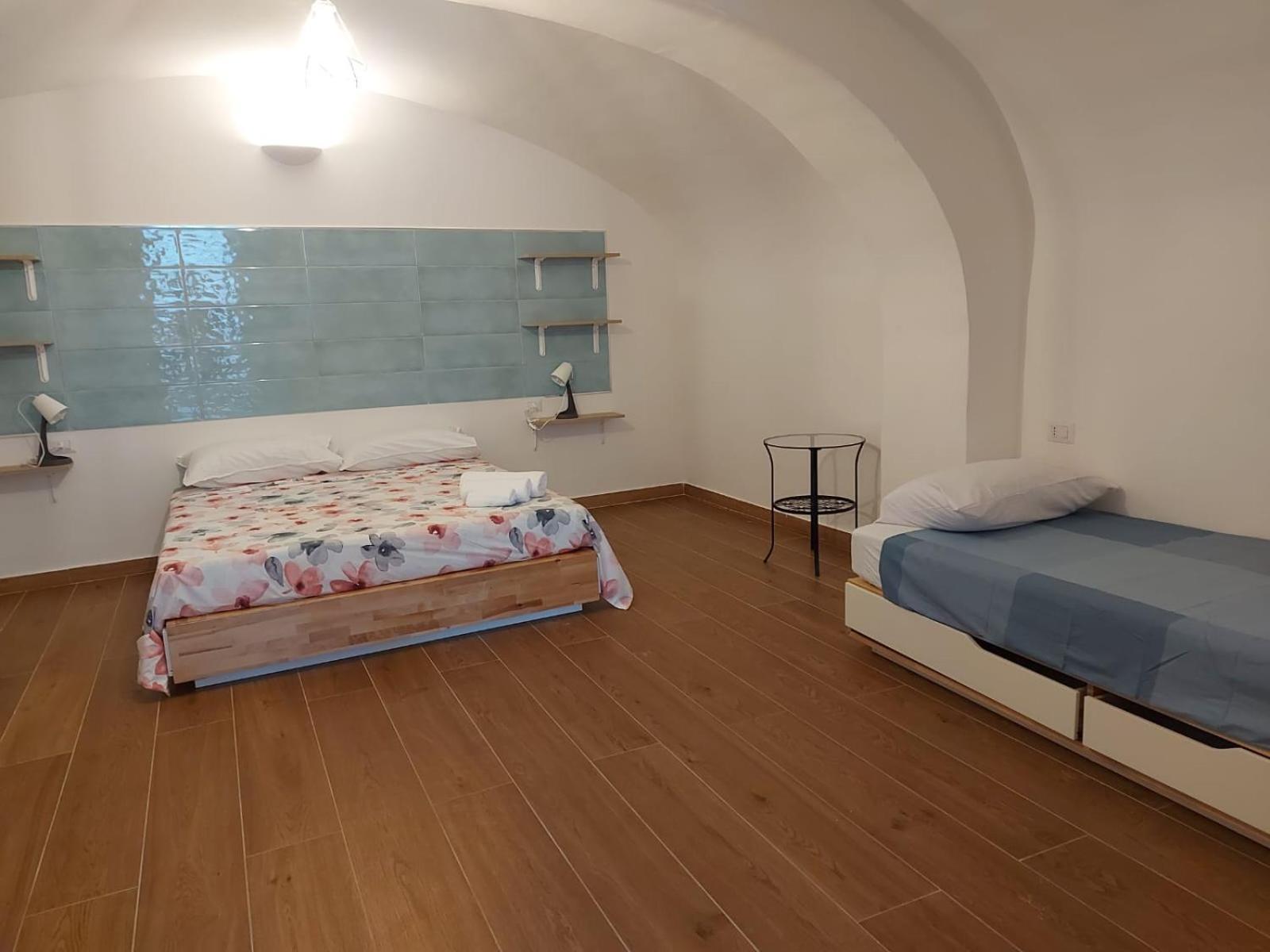 Characteristic Garibaldi Apartment Bari Exterior foto