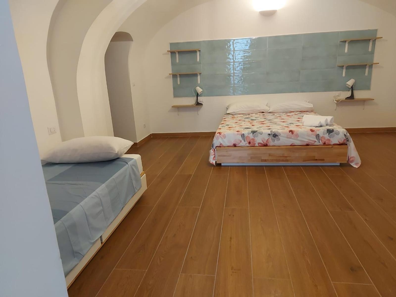 Characteristic Garibaldi Apartment Bari Exterior foto